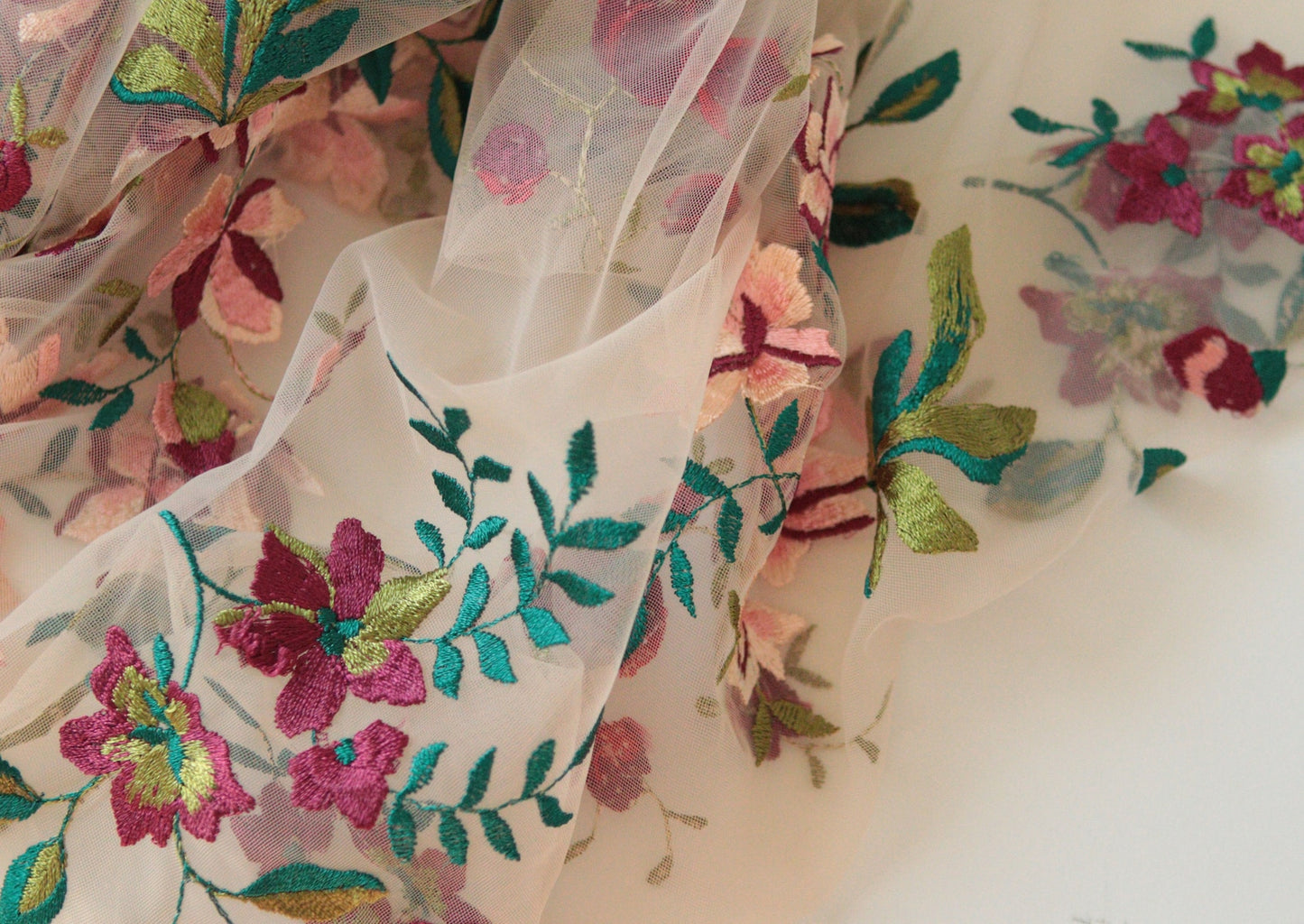 Shorty garden rose embroidered bridal veil