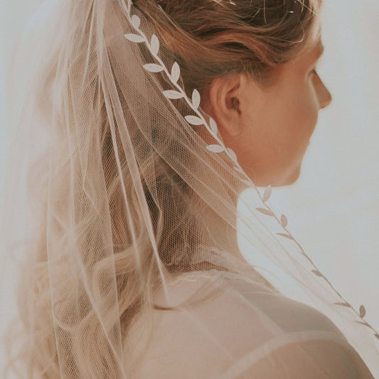 Leaf trim tulle bridal veil